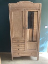 Armoire parisienne d'hôtel