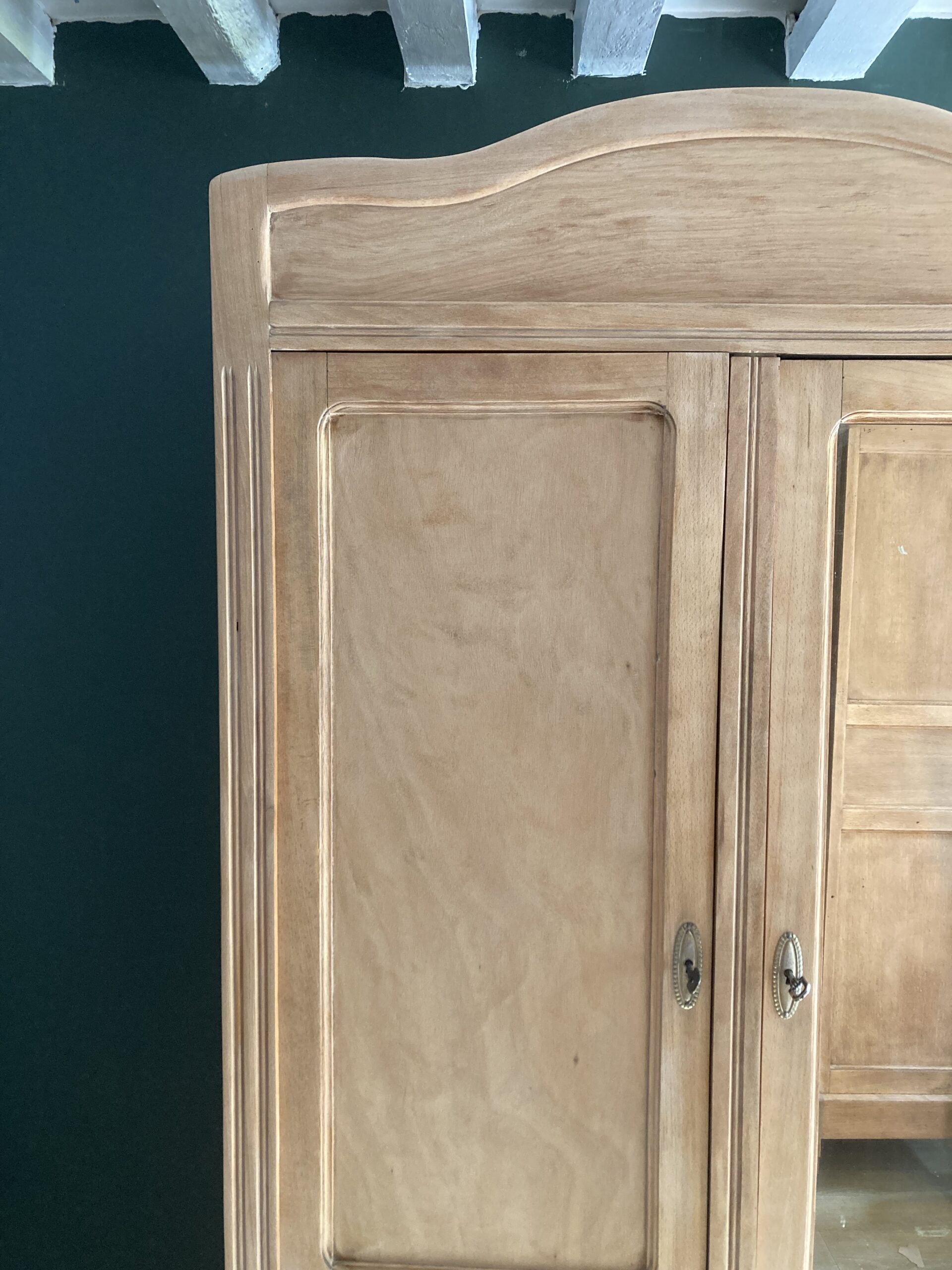 Armoire parisienne d'hôtel – Image 3
