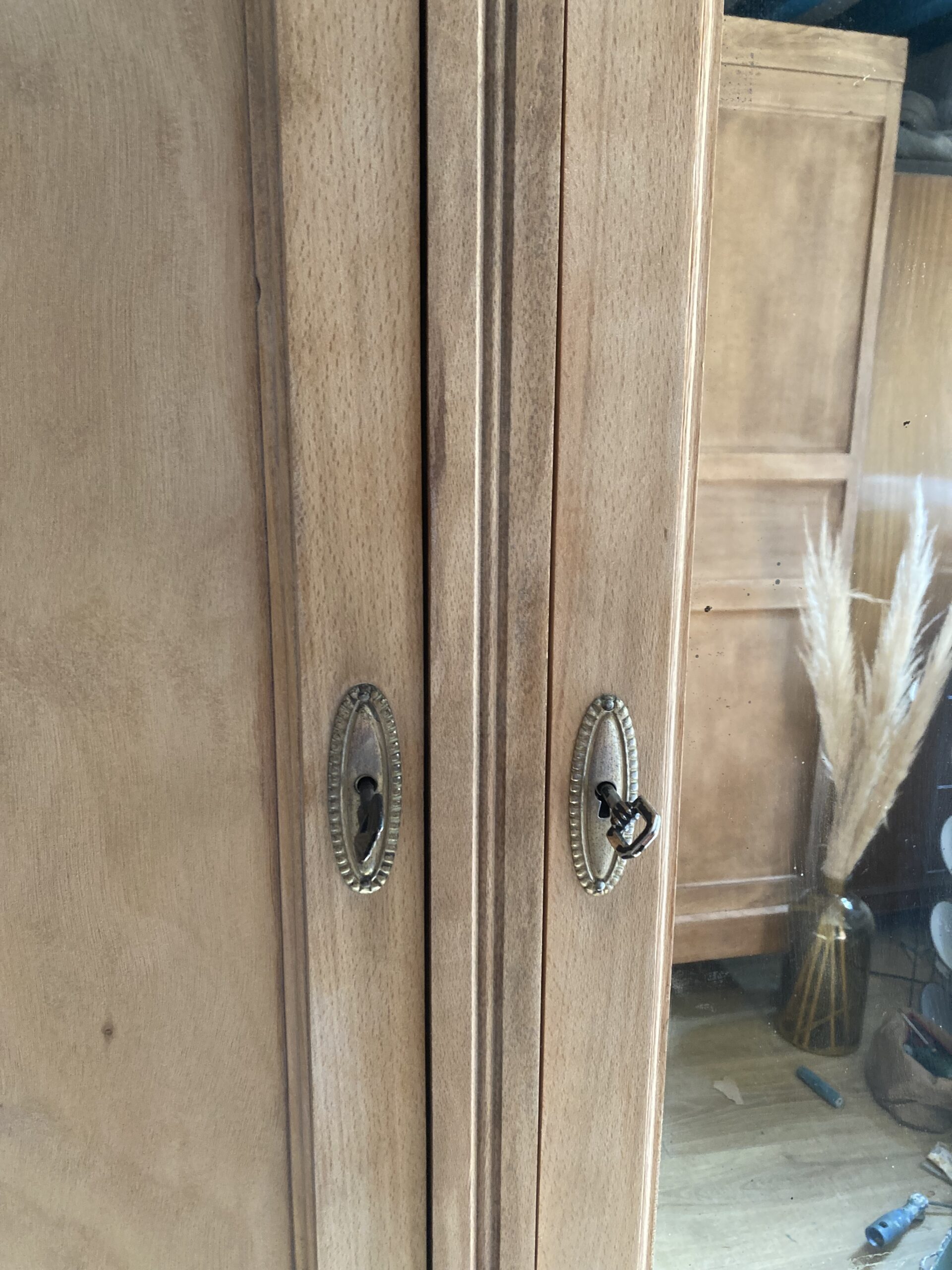 Armoire parisienne d'hôtel – Image 4
