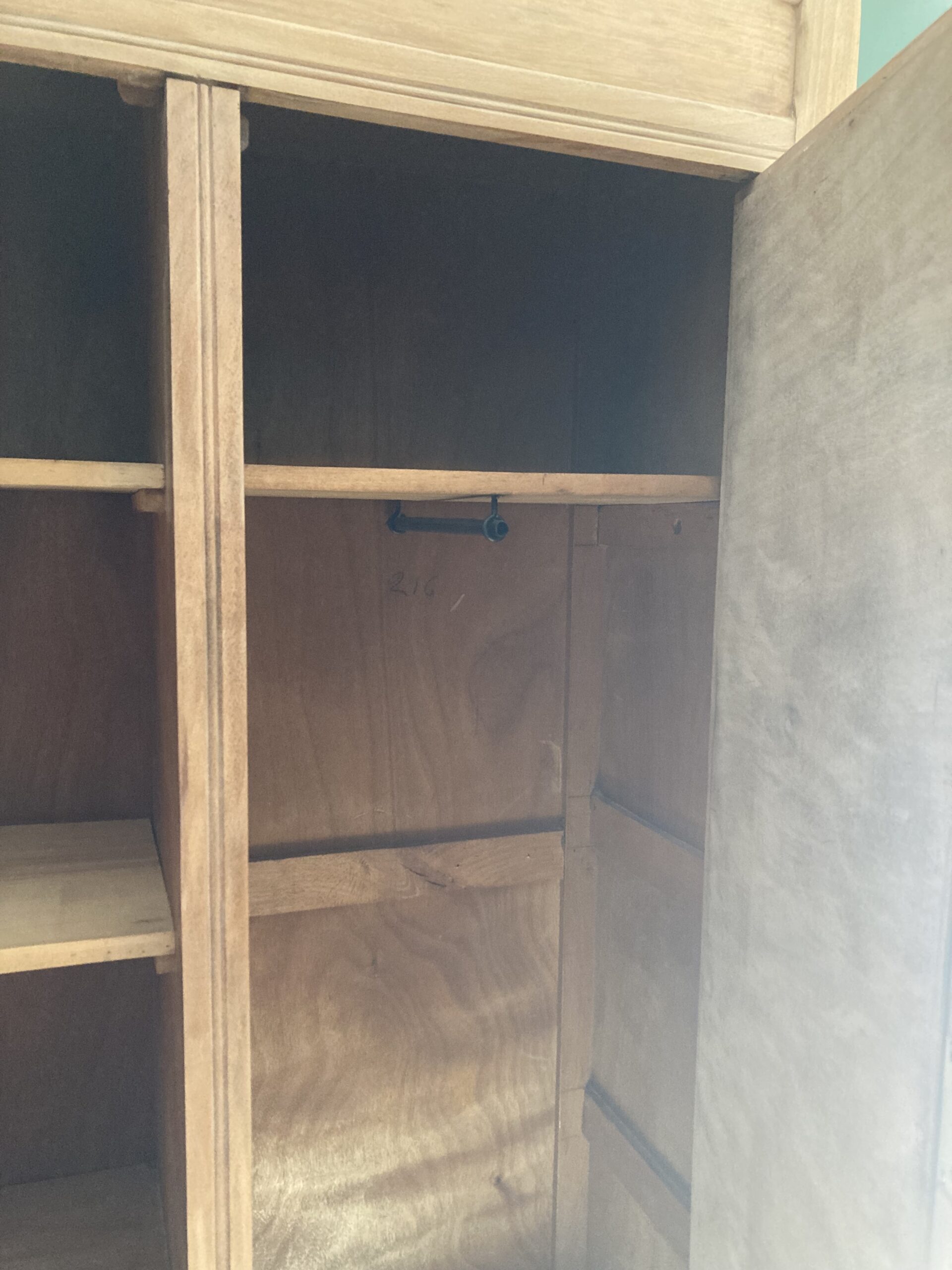 Armoire parisienne d'hôtel – Image 9
