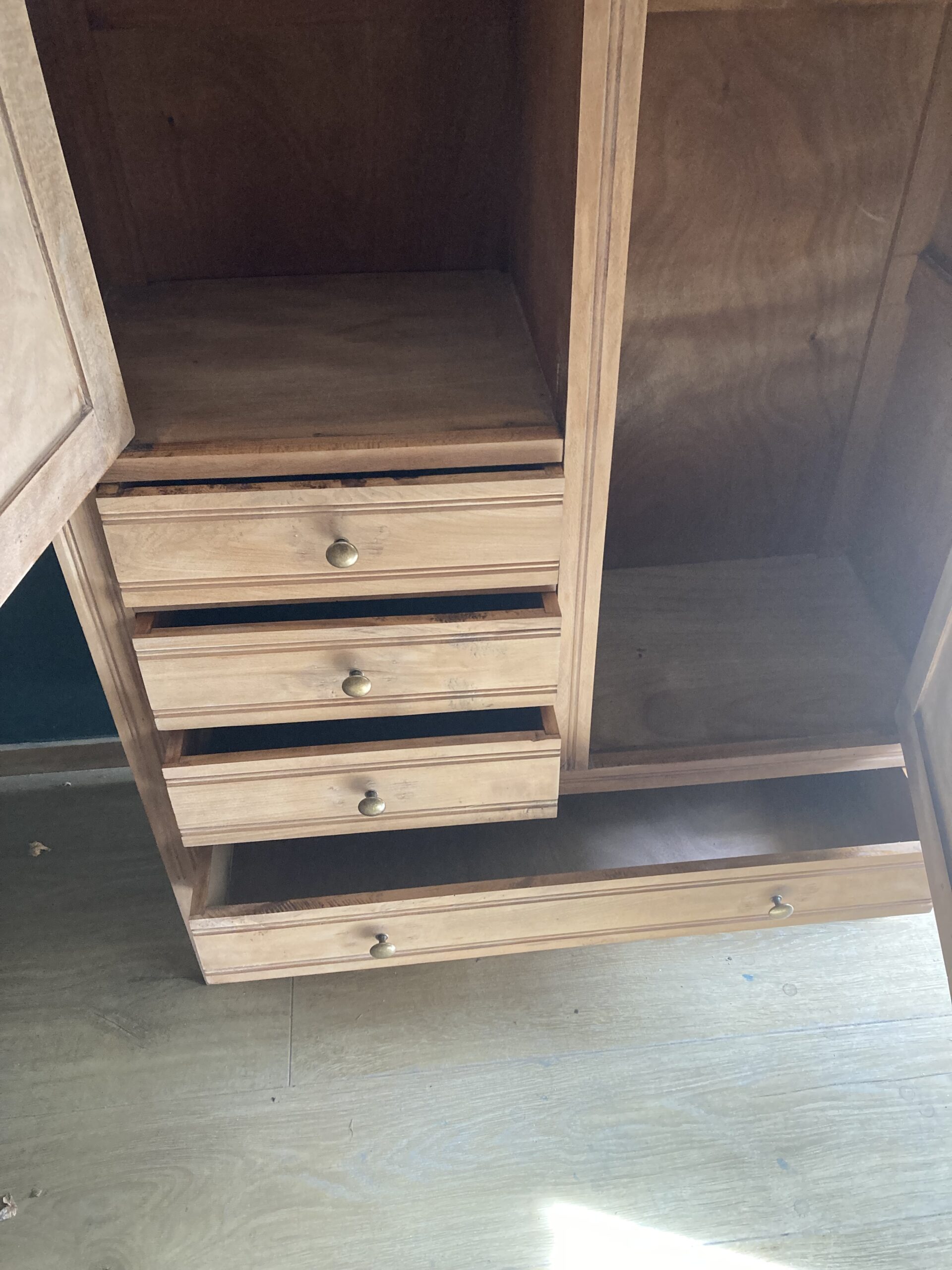Armoire parisienne d'hôtel – Image 10
